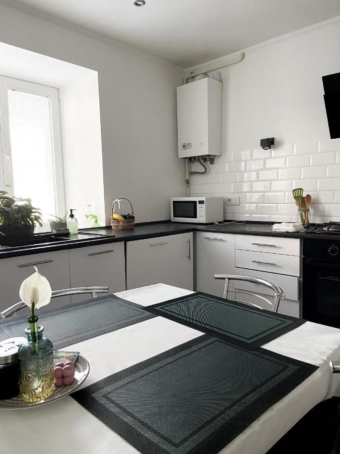 Квартира У Старому Місті Kamjanyi Potoki Kültér fotó